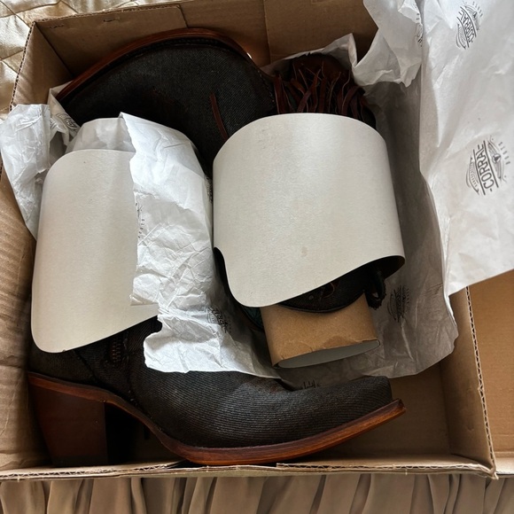 Corral Boots Women's Ankle Boot denim inlay & embroidery & star studs & fringes - Picture 7 of 14